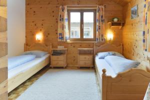 Posteľ alebo postele v izbe v ubytovaní Pension Haus Romy