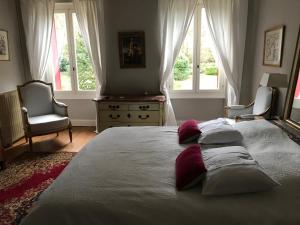 Un pat sau paturi într-o cameră la Residence le Petit Paradis