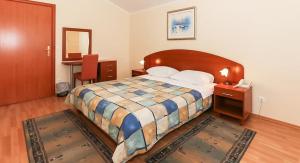 Posteľ alebo postele v izbe v ubytovaní Apartments and Rooms Astoria