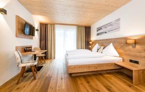 Giường trong phòng chung tại Landhaus Moosbrugger