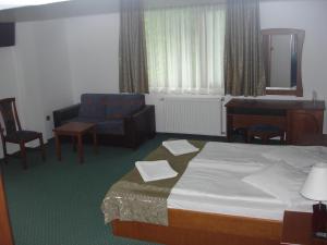 Een bed of bedden in een kamer bij Panorama Hotel