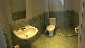Een badkamer bij Panorama Hotel