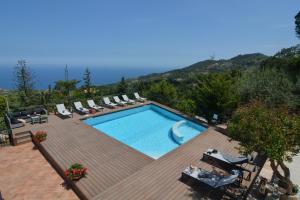 The swimming pool at or close to Villa Provenza