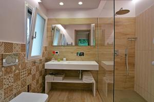 A bathroom at Villa Provenza