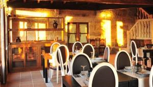 Εστιατόριο ή άλλο μέρος για φαγητό στο O Paxareco De Ay
