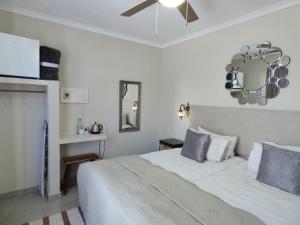 En eller flere senge i et værelse på Villa Africa Guesthouse