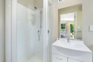 Koupelna v ubytování Lavender Country Cottage - Arrowtown Holiday Home + 21 fotografií