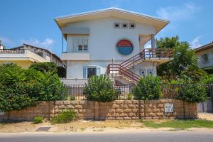 Το κτήριο όπου στεγάζεται  το διαμέρισμα