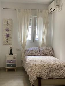En eller flere senge i et værelse på WISH SUITE NIEBLA DE SEVILLA