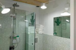 Koupelna v ubytování TU HOGAR EN EL CAMINO. BURGOS CENTRO. VUT. WIFI + 30 fotografií