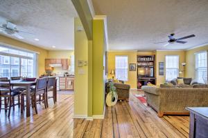 Gallery image of Arts and Design District Condo Steps to Monon Trail in Carmel +17 photos