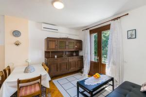 Galeriebild der Unterkunft Apartment in Novi Vinodolski 39124 in Novi Vinodolski
