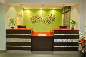 The lobby or reception area at La Quinta by Wyndham Lebanon