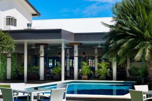 Der Swimmingpool an oder in der Nähe von Fiji Gateway Hotel