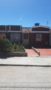 a building with a flower garden in front of it at Casa Adelita Paraíso Azul in Aquitania +13 photos