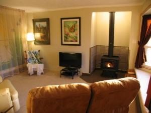 a living room with a couch and a fireplace at Higgin's Inn in Powell River