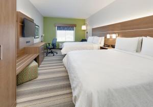 Postel nebo postele na pokoji v ubytování Holiday Inn Express & Suites - Denton North by IHG