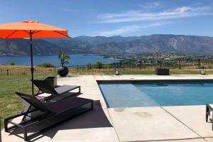 Piscina a Lavish Lake Chelan Escape with Pool and Panoramic Views o a prop