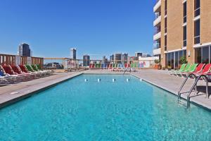 The swimming pool at or close to Crowne Plaza Hotel Dallas Downtown, an IHG Hotel