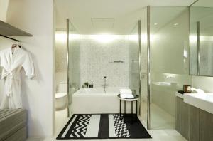 Veranda High Resort Chiang Mai - MGallery Collection的一间浴室