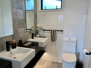 Ένα μπάνιο στο SEAduction Luxury Apartment