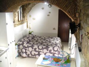 A bed or beds in a room at Vico Del Poeta