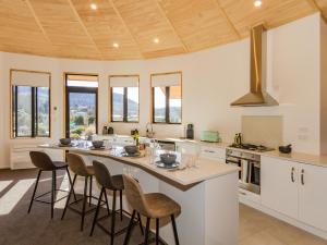 Imagen de la galería de Heavenly Spa Views - Ohakune Holiday Home, en Ohakune 20 fotos más
