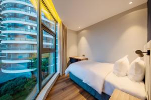 Postel nebo postele na pokoji v ubytování Holiday Inn Express Yichang Riverside by IHG