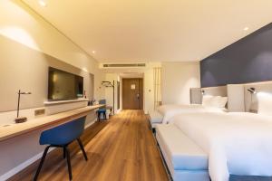 Postel nebo postele na pokoji v ubytování Holiday Inn Express Yichang Riverside by IHG