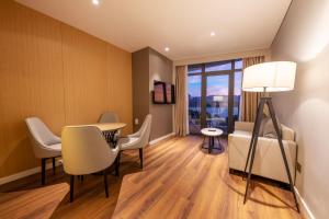 Posezení v ubytování Holiday Inn Express Yichang Riverside by IHG