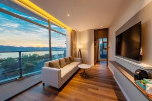 TV a/nebo společenská místnost v ubytování Holiday Inn Express Yichang Riverside by IHG
