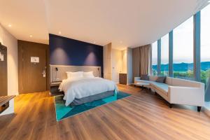 Postel nebo postele na pokoji v ubytování Holiday Inn Express Yichang Riverside by IHG