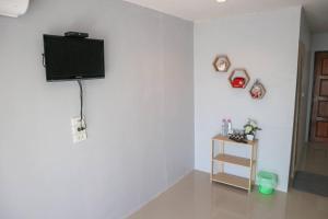 TV a/nebo společenská místnost v ubytování Ingkho Khao Kho อิงค้อ เขาค้อ