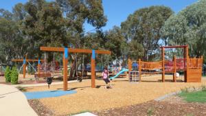 A área de jogos para crianças em Loddon River Motel Kerang