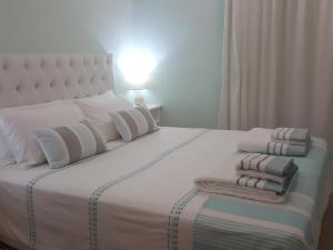 Ένα ή περισσότερα κρεβάτια σε δωμάτιο στο Durbanville Place - 3 bedroom apartment