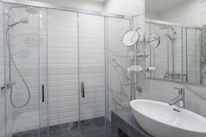 
A bathroom at Medea Hotel

