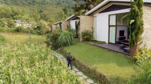 Jardí fora de The Pavilions Himalayas The Farm