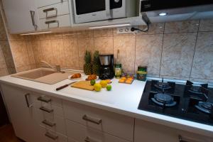 Dapur atau dapur kecil di White Glamour