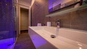 Koupelna v ubytování Borghese Executive Suite