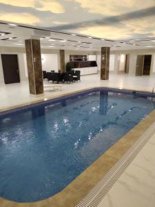 a large swimming pool in a hotel lobby at KavKaz Hotel & Restaurant in Marneuli