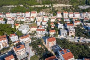 Nespecifikovaný výhled na destinaci Promajna nebo výhled na město při pohledu z apartmánu