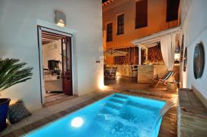 a swimming pool in the backyard of a house at La Casa de los Coy in Mula