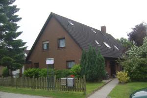 a brown brick house with a black roof at Haus Weda in Krummhörn