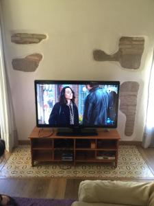 TV a/nebo společenská místnost v ubytování Casa Justo