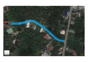 a map of a road with a blue trail w obiekcie Selectum Mangrove Resort w Panglao City