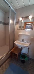 A bathroom at Hochleiten-Gut