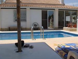 Basen w obiekcie Private Villa with Private Pool Barrio de la Fuensanta lub w pobliżu