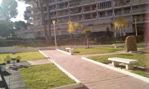 A garden outside Apartament Escaliro Pins
