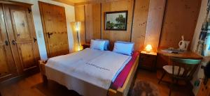 A bed or beds in a room at Hochleiten-Gut