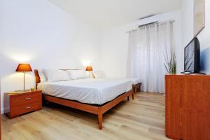 Кровать или кровати в номере Magliana Apartment